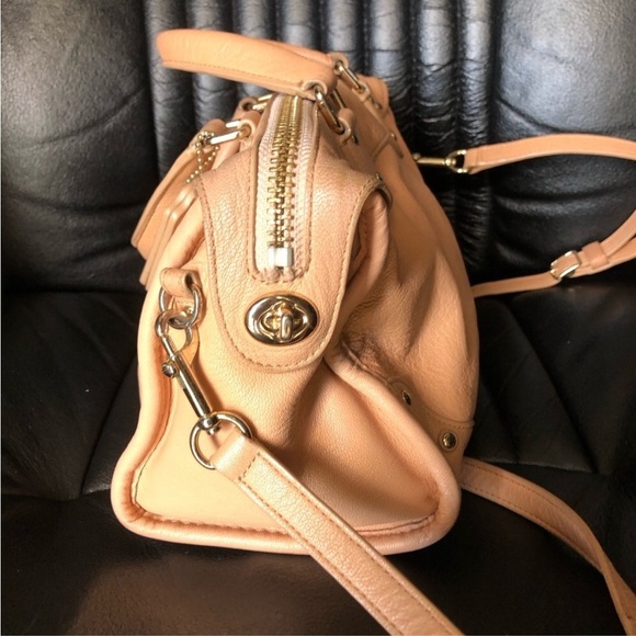 Authentic Coach Legacy Duffle Satchel in Natural Leather - Picture 5 of 16